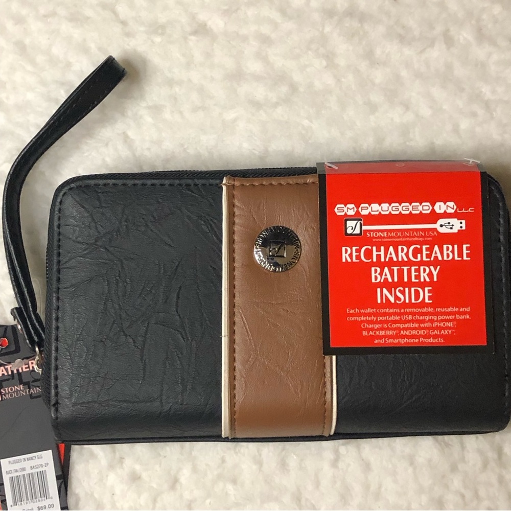 New Stone Mountain Leather Wristlet Wallet W/Rechargeable Phone Battery
